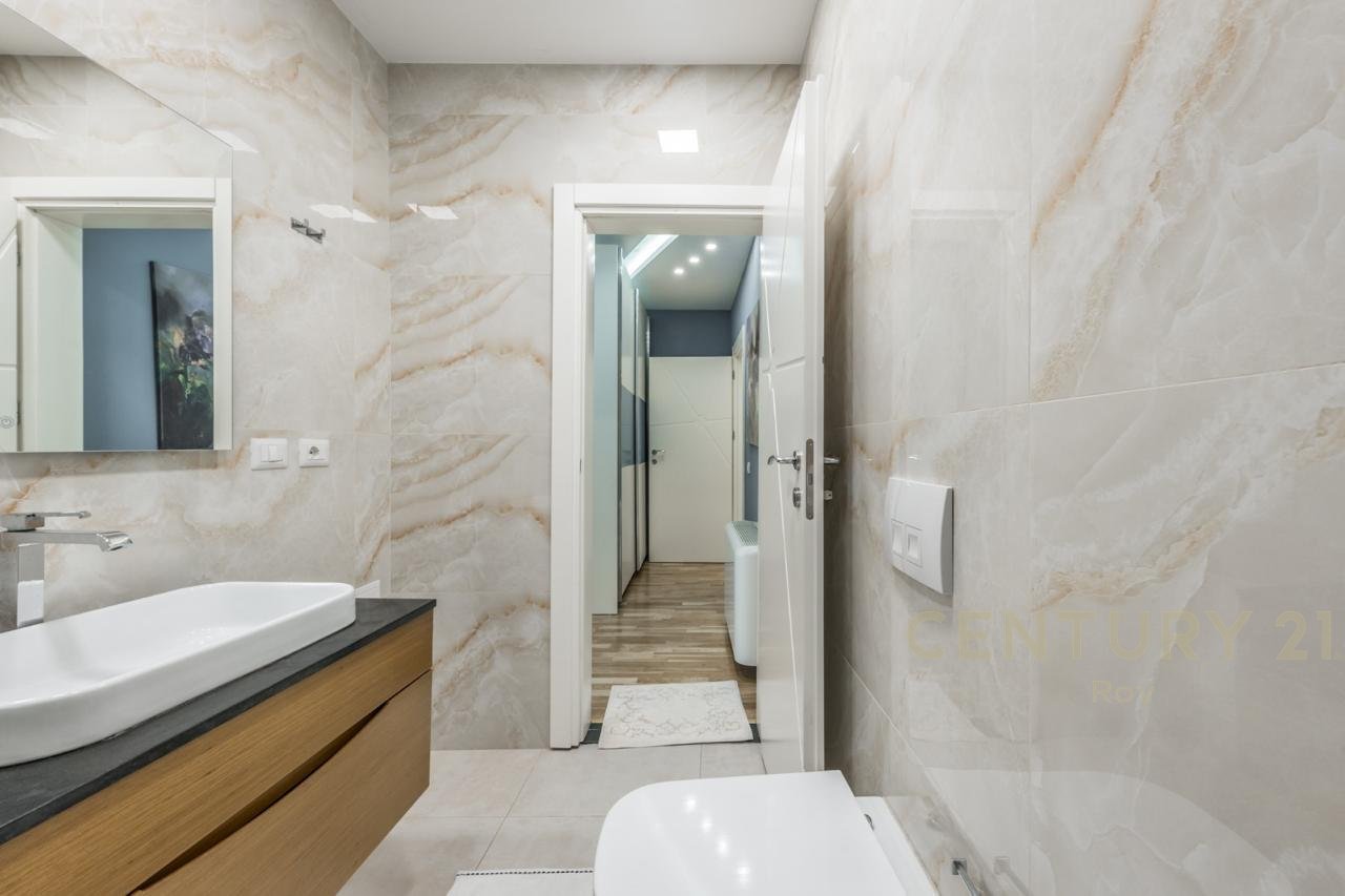 SHITET PENTHOUSE PRAKTIK PËR JETESË KOMODE!