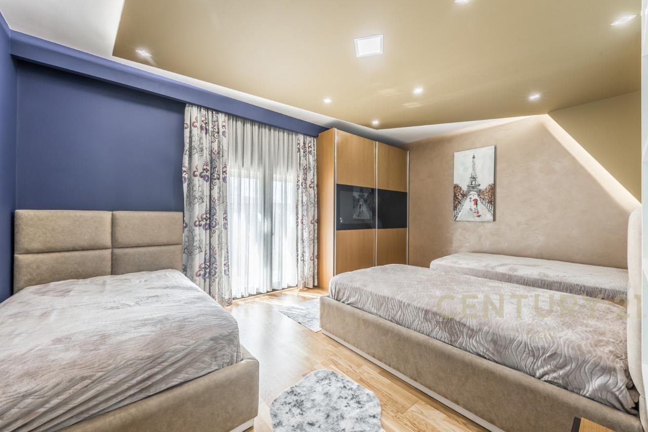 SHITET PENTHOUSE PRAKTIK PËR JETESË KOMODE!