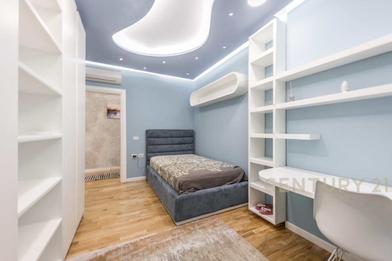 SHITET PENTHOUSE PRAKTIK PËR JETESË KOMODE!