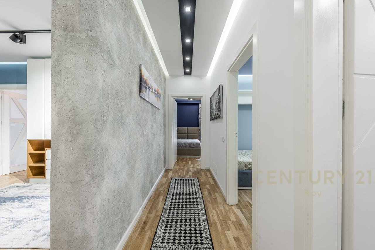 SHITET PENTHOUSE PRAKTIK PËR JETESË KOMODE!