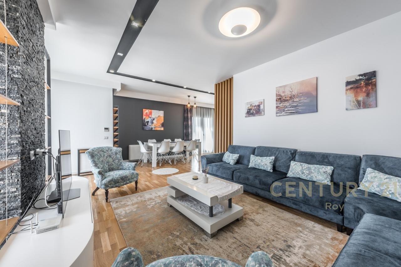 SHITET PENTHOUSE PRAKTIK PËR JETESË KOMODE!