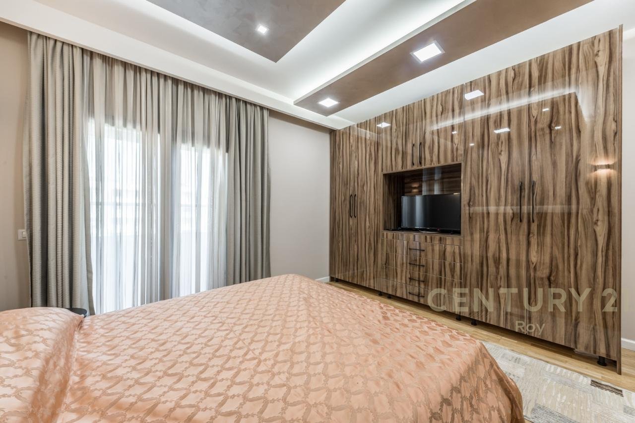 SHITET PENTHOUSE PRAKTIK PËR JETESË KOMODE!