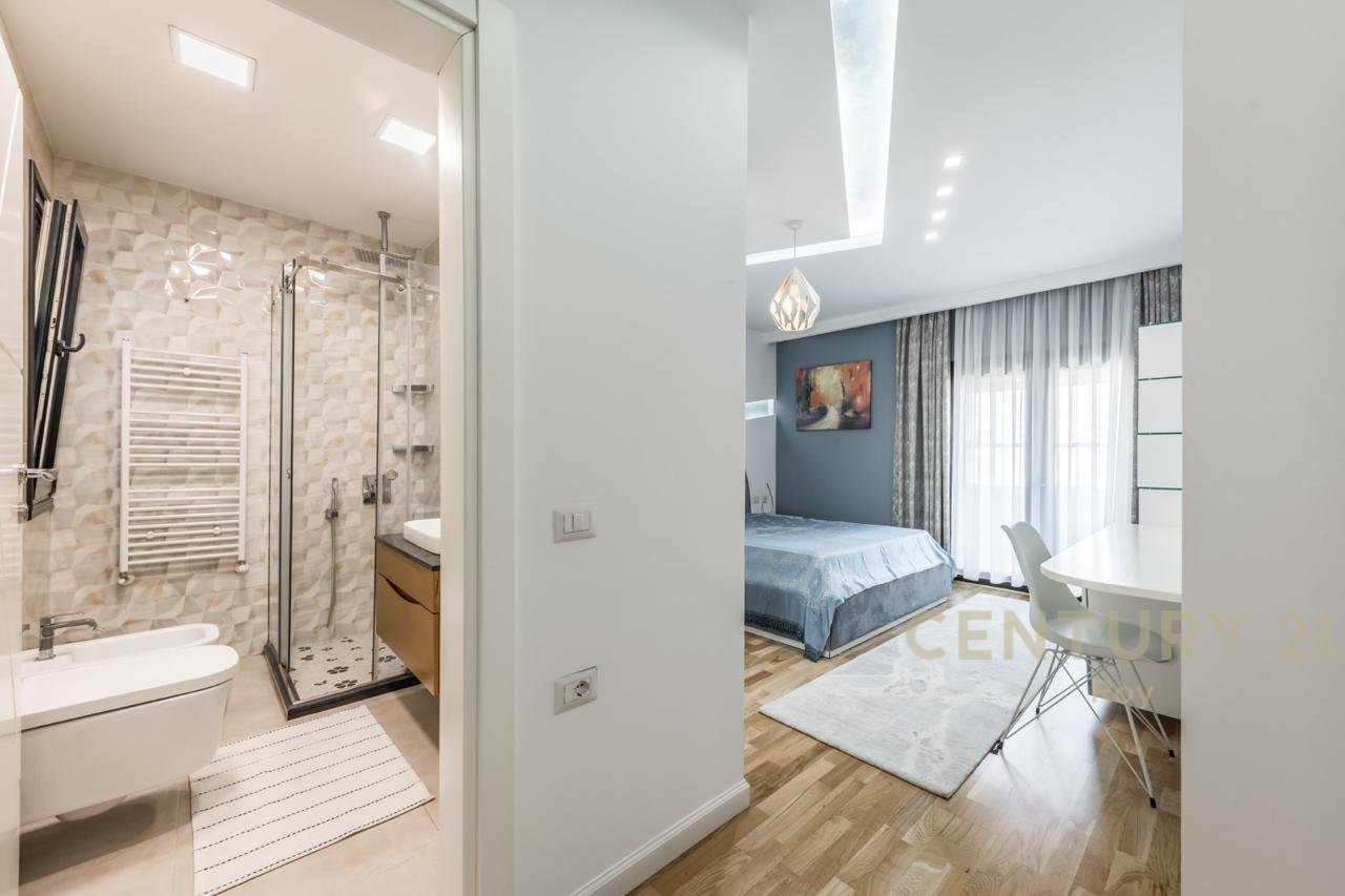 SHITET PENTHOUSE PRAKTIK PËR JETESË KOMODE!