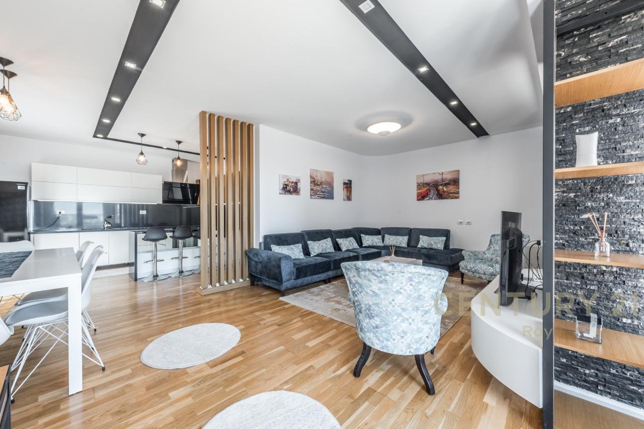 SHITET PENTHOUSE PRAKTIK PËR JETESË KOMODE!