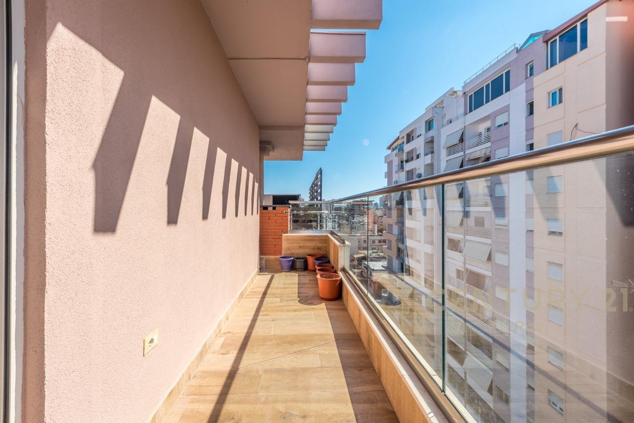 SHITET PENTHOUSE PRAKTIK PËR JETESË KOMODE!