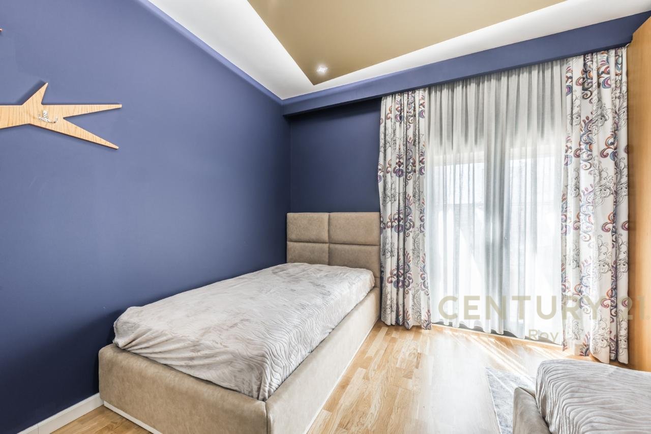 SHITET PENTHOUSE PRAKTIK PËR JETESË KOMODE!