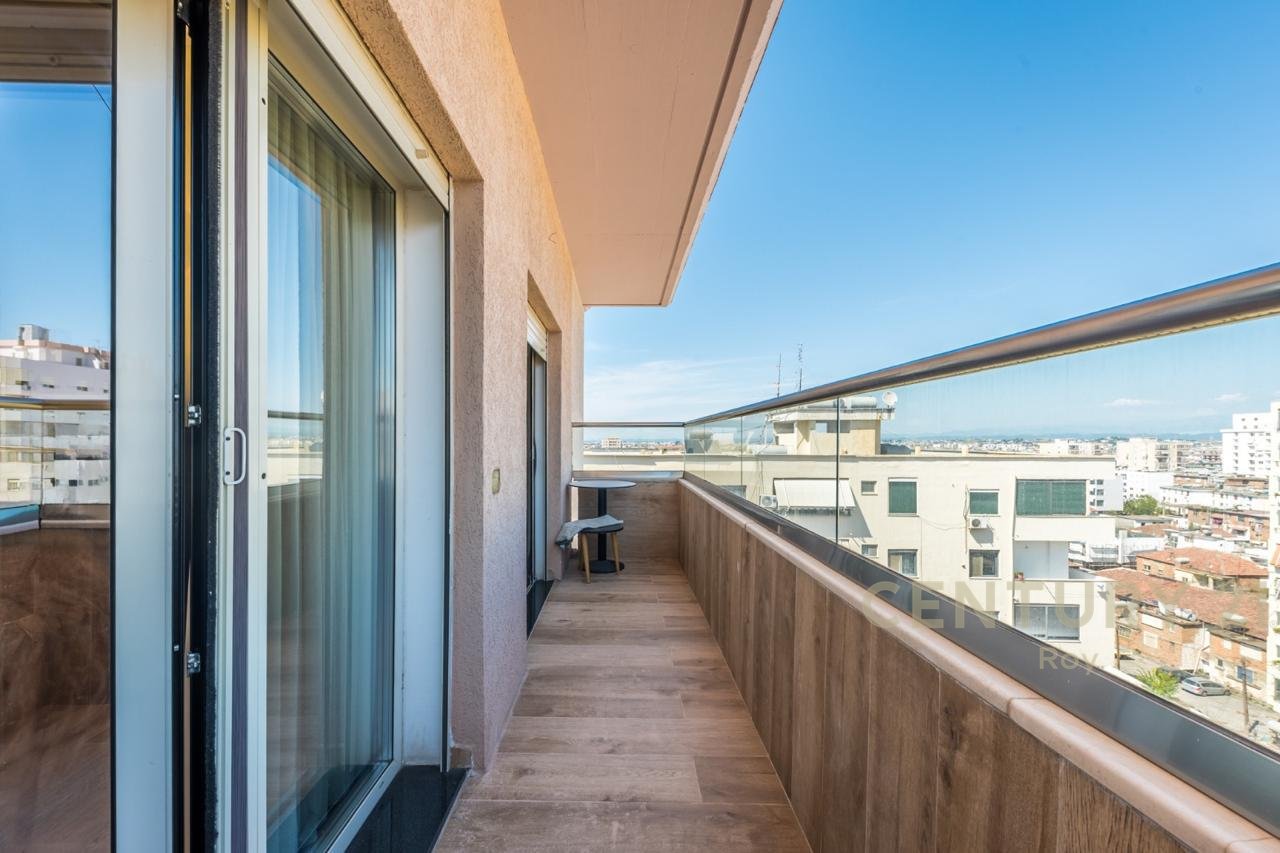 SHITET PENTHOUSE PRAKTIK PËR JETESË KOMODE!