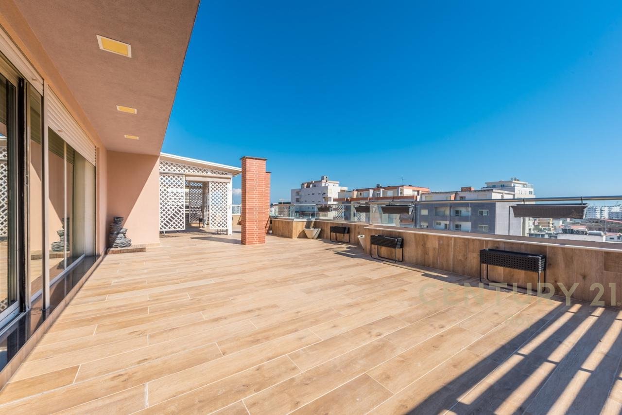 SHITET PENTHOUSE PRAKTIK PËR JETESË KOMODE!