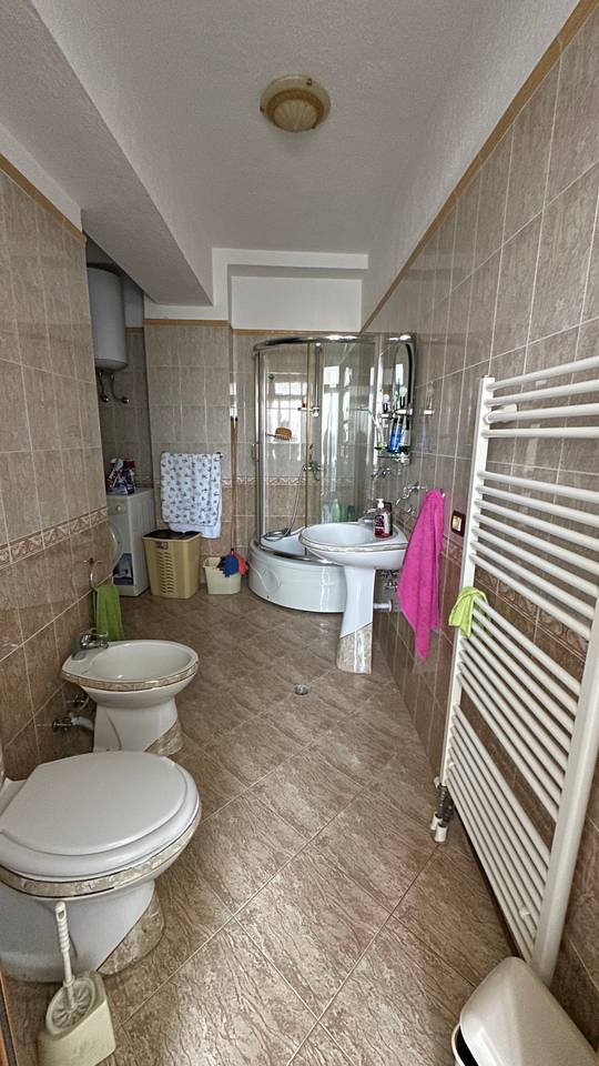 APARTMENT FOR RENT 90 M² – VIEW OF THE LAKE AND STADIUM