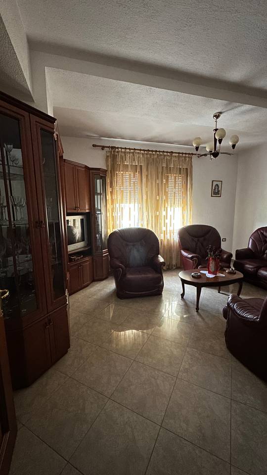 APARTMENT FOR RENT 90 M² – VIEW OF THE LAKE AND STADIUM