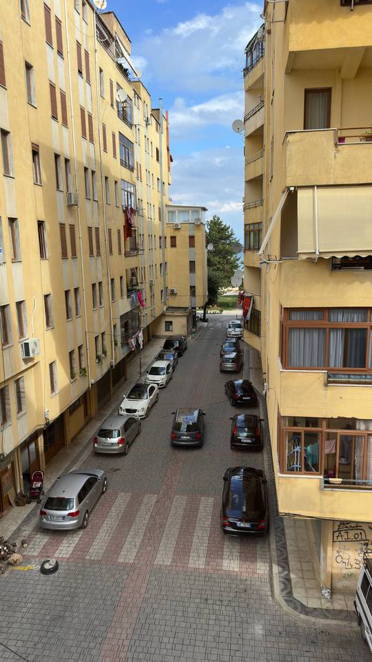 APARTMENT FOR RENT 90 M² – VIEW OF THE LAKE AND STADIUM