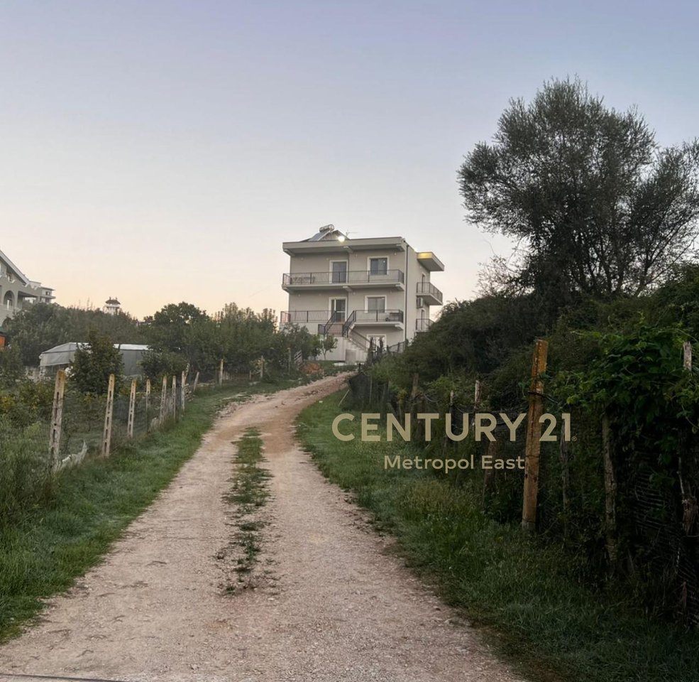 VILLA INDIVIDUALE IN AFFITTO CIRCONDATA DA 1000m2 DI VERDE NELL'AREA DI LUNDRA