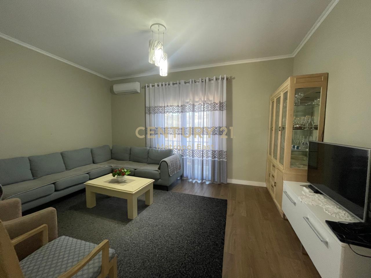 VILLA INDIVIDUALE IN AFFITTO CIRCONDATA DA 1000m2 DI VERDE NELL'AREA DI LUNDRA