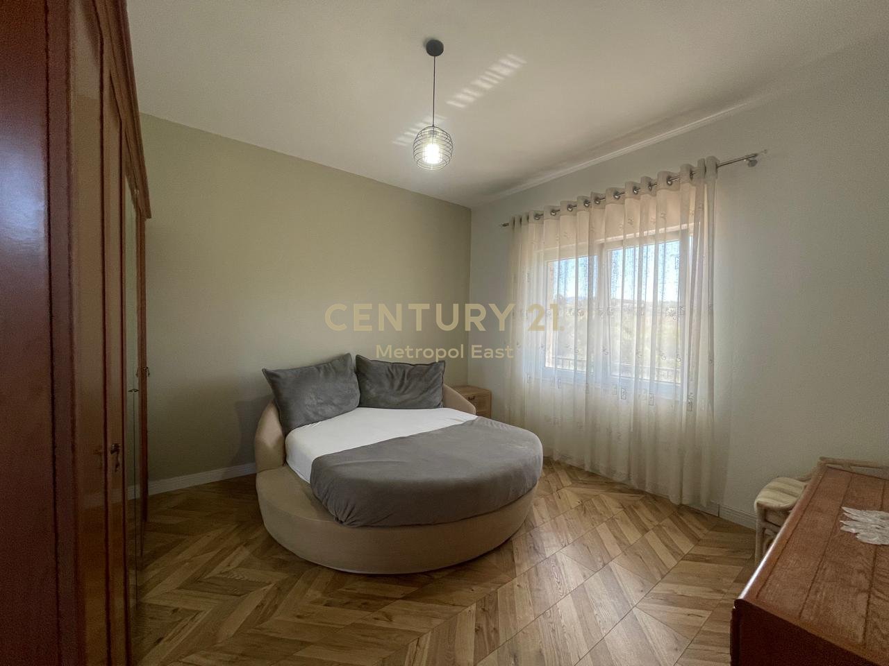 VILLA INDIVIDUALE IN AFFITTO CIRCONDATA DA 1000m2 DI VERDE NELL'AREA DI LUNDRA