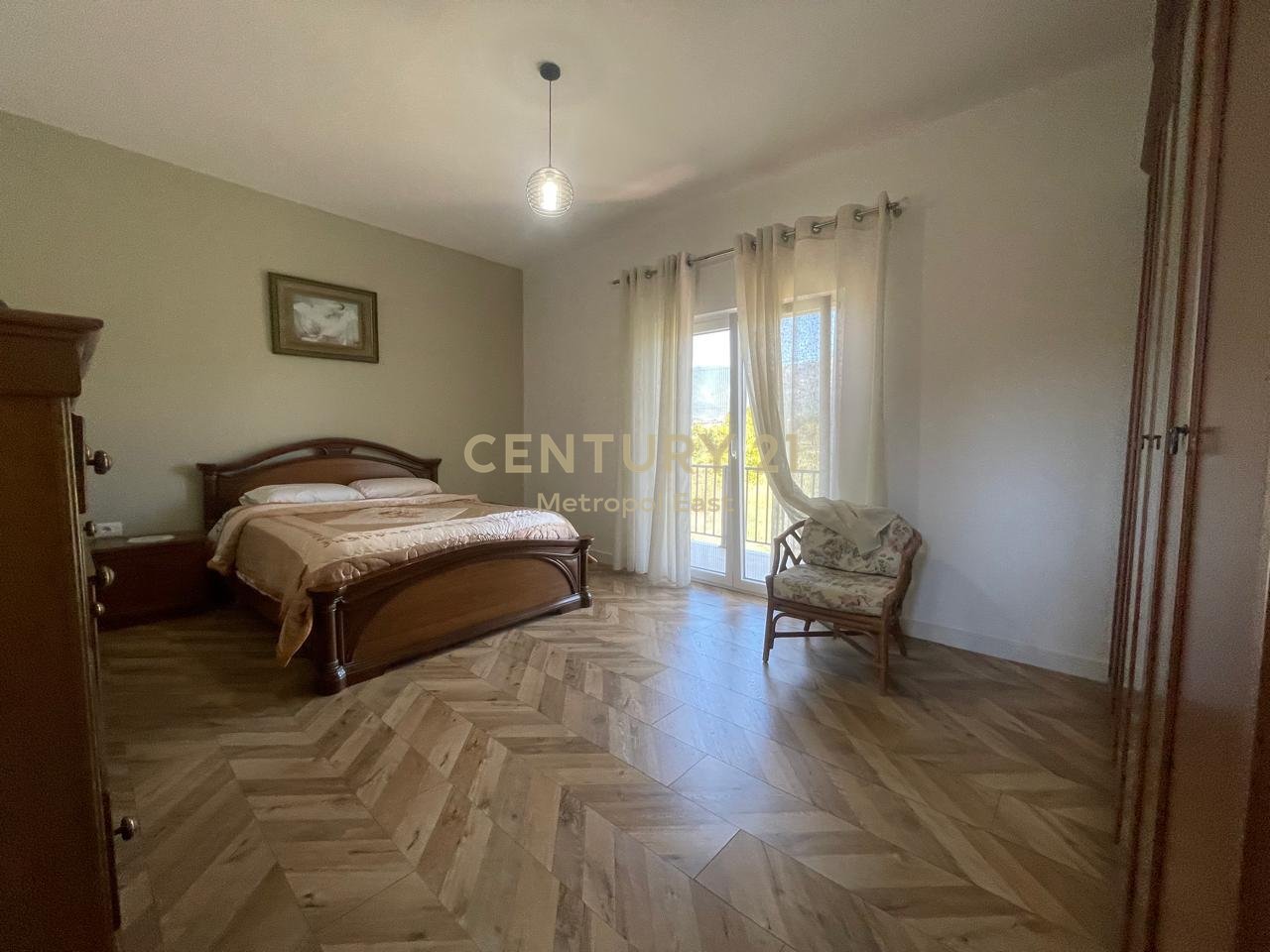 VILLA INDIVIDUALE IN AFFITTO CIRCONDATA DA 1000m2 DI VERDE NELL'AREA DI LUNDRA