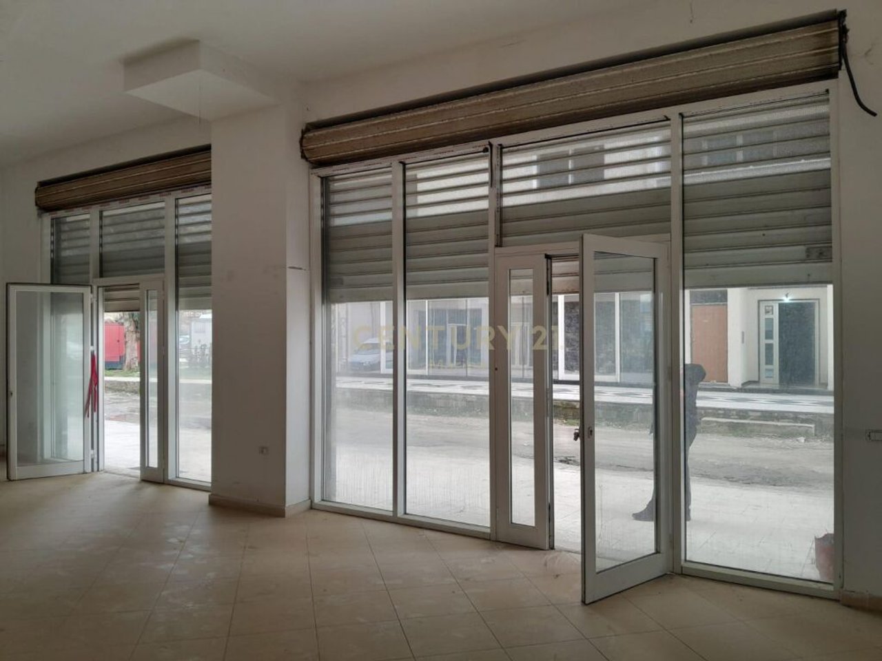 UNITS FOR RENT, ON THE SEAFRONT!