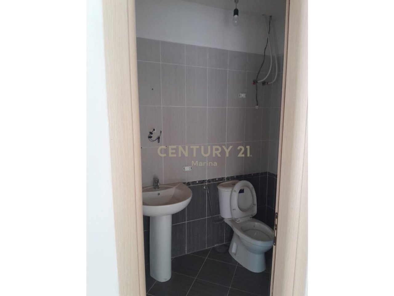 UNITS FOR RENT, ON THE SEAFRONT!