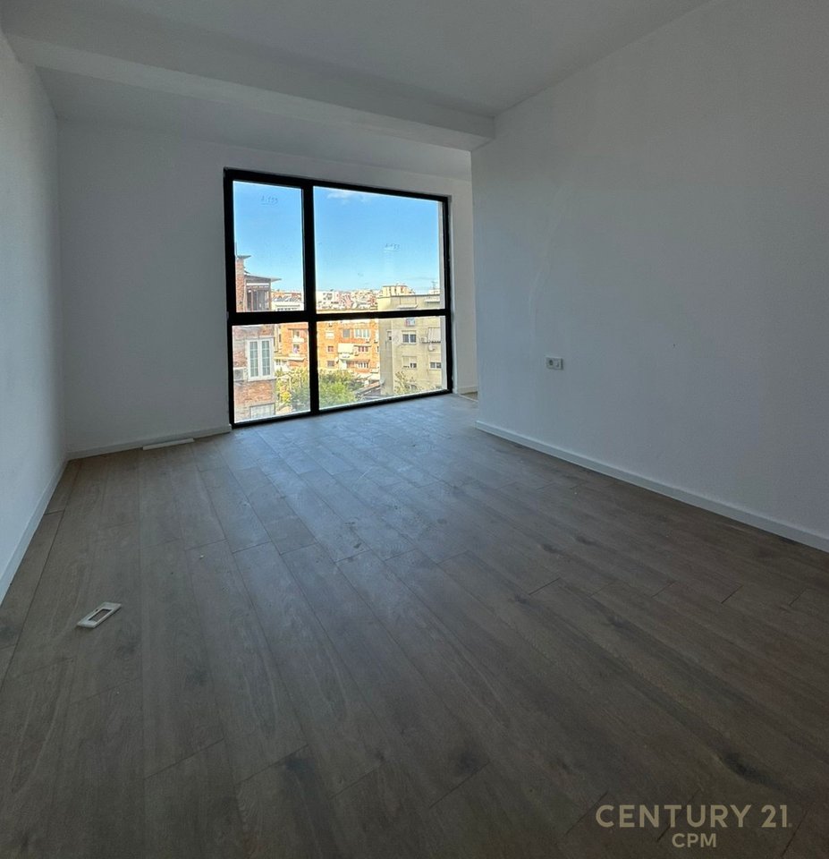 OFFICE FOR RENT 3+1+2+PARKING SPACE AT GOLDEN TOWER RESIDENCE !