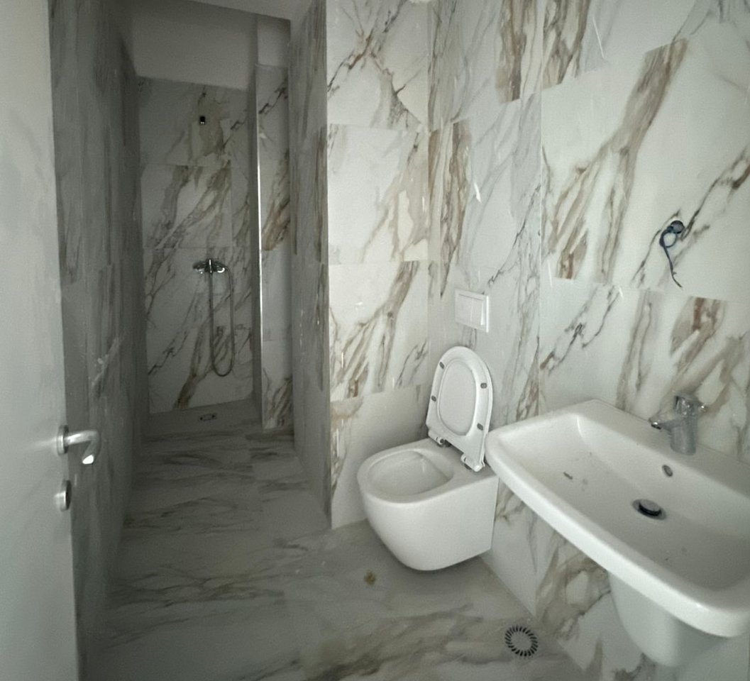 OFFICE FOR RENT 3+1+2+PARKING SPACE AT GOLDEN TOWER RESIDENCE !