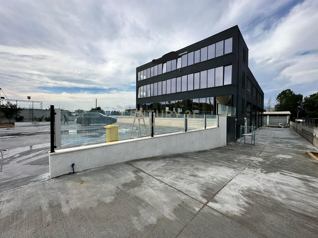 Business property for rent on the main road, near Top Channel