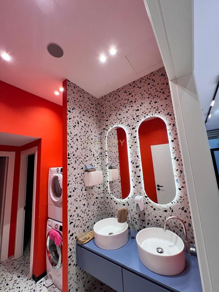 Unità in vendita sulla strada principale vicino alla Raiffeisen Bank, Astir!