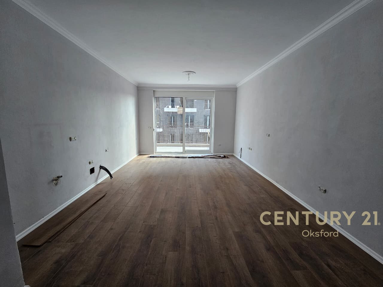 JEPET ME QIRA GARSONIERE TEK ISH FUSHA AVIACIONIT!