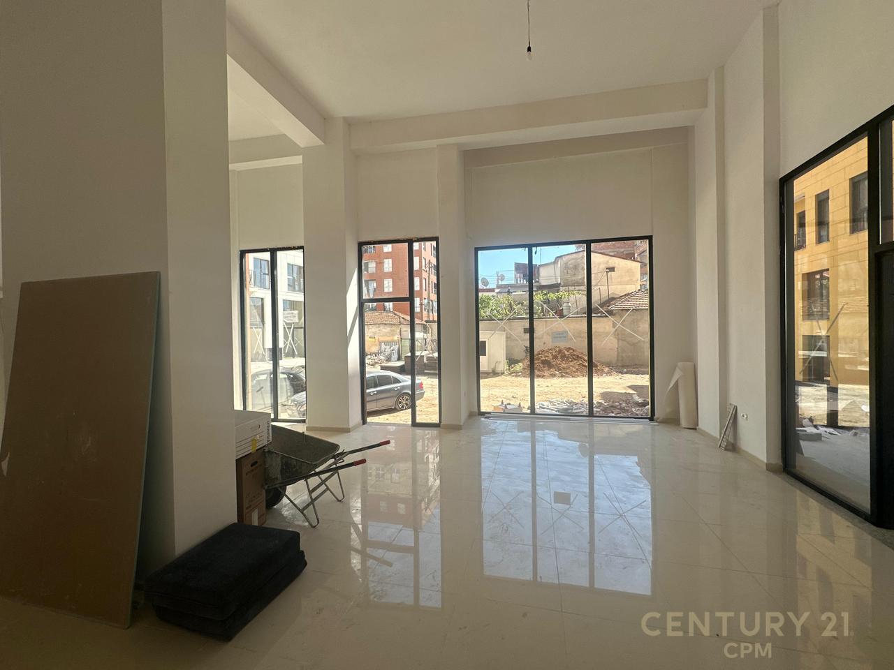 Commercial Space for Rent – Between Hoxha Tahsim Street and Qemal Stafa Street