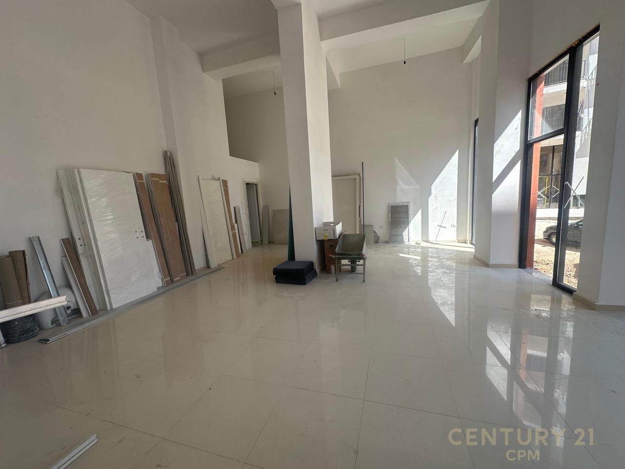 Commercial Space for Rent – Between Hoxha Tahsim Street and Qemal Stafa Street