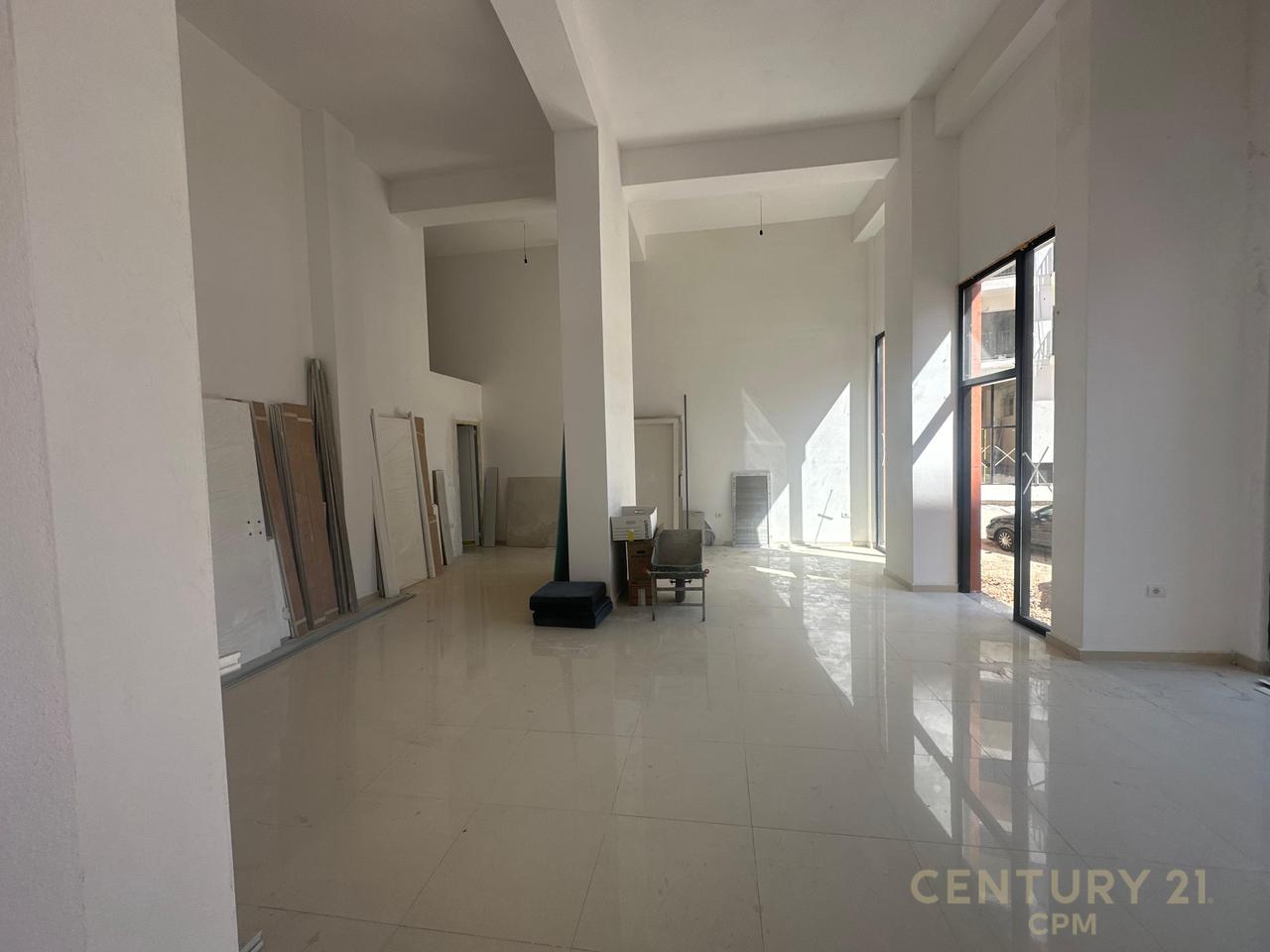 Commercial Space for Rent – Between Hoxha Tahsim Street and Qemal Stafa Street