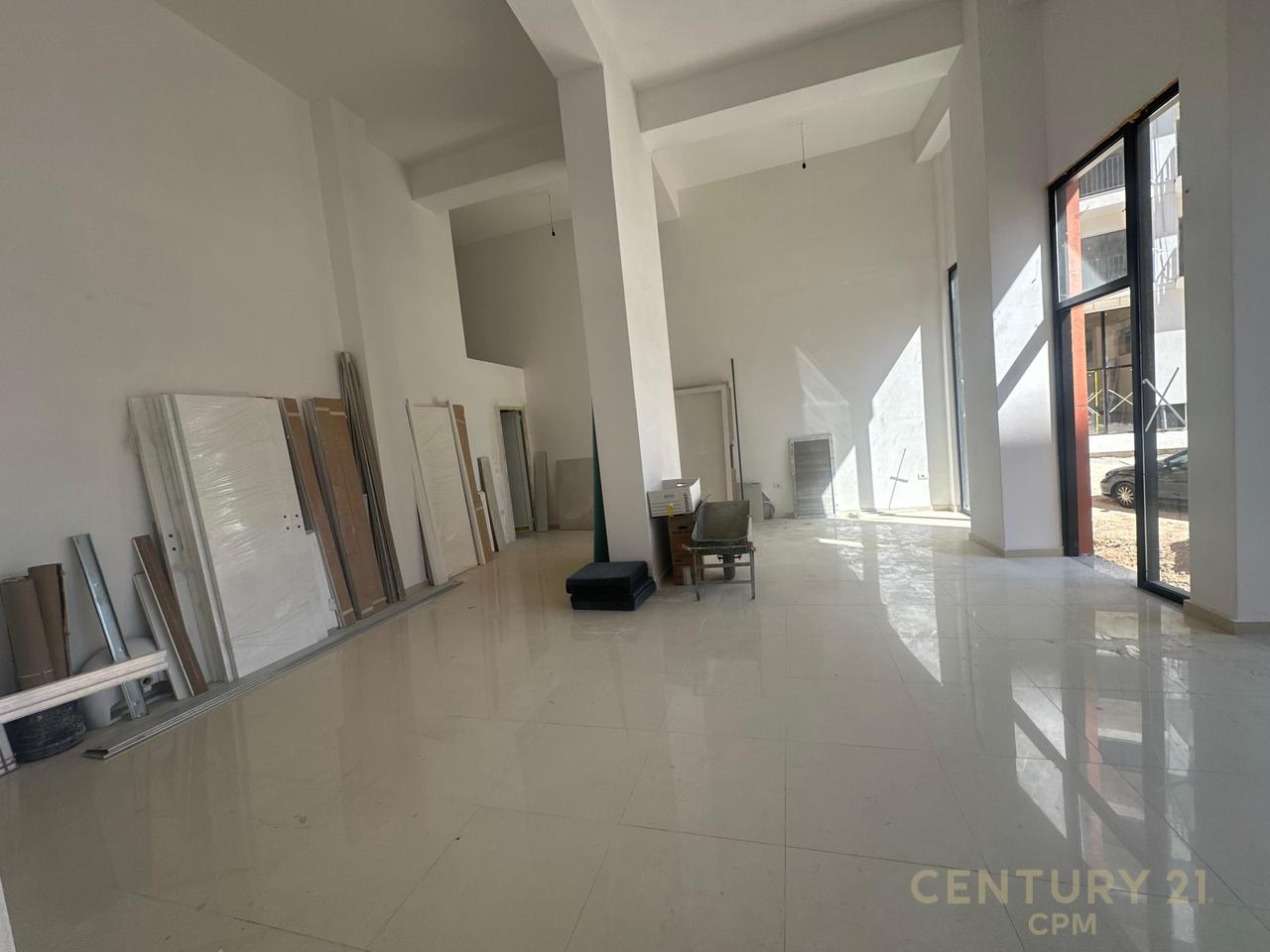 Commercial Space for Rent – Between Hoxha Tahsim Street and Qemal Stafa Street