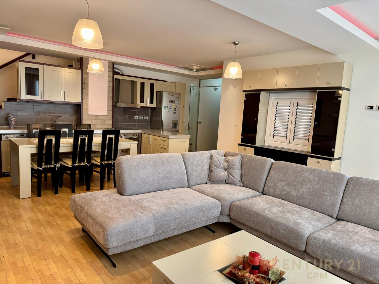 Japim me qira duplex 3+1+2 tek Rezidenca Kodra e Diellit 1!