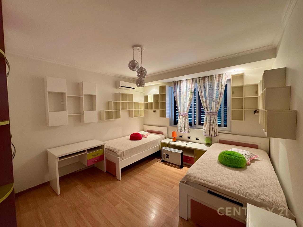 Japim me qira duplex 3+1+2 tek Rezidenca Kodra e Diellit 1!