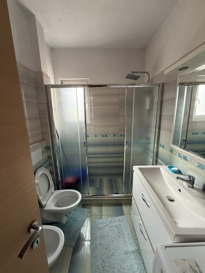 Shitet Apartament 2+1 – Pranë Hotel Pogradeci, Pogradec