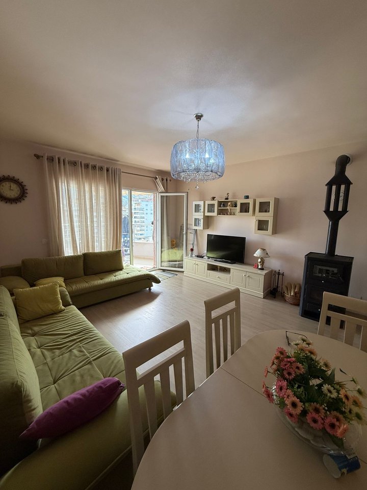 Shitet Apartament 2+1 – Pranë Hotel Pogradeci, Pogradec