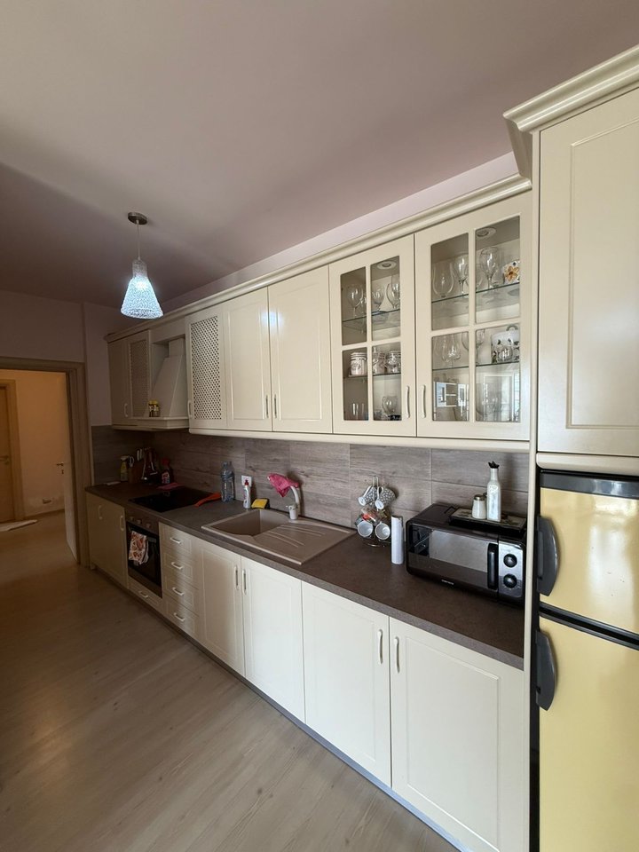 Shitet Apartament 2+1 – Pranë Hotel Pogradeci, Pogradec