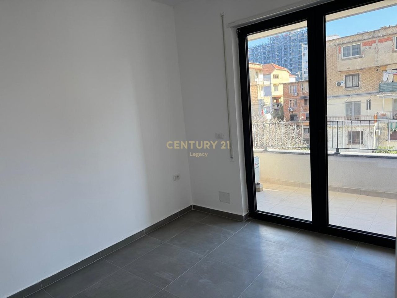 In Affitto 1 Appartamento – Via Karl Gega, Complesso LURA, Tirana