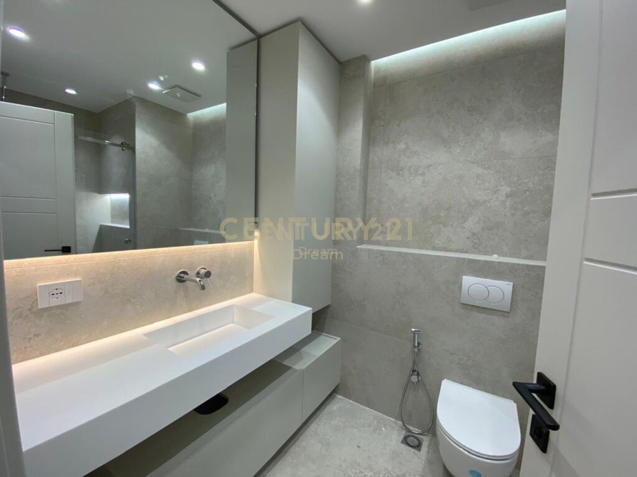 APARTAMENT 2+1+2 NE SHITJE PRANE ''VET HOSPITAL''