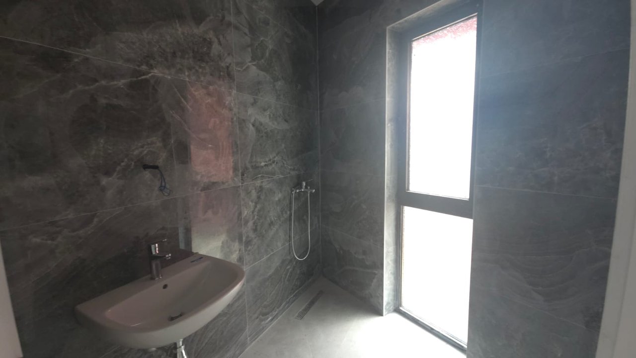 PER SHITJE APARTAMENT 2+1+2 TEK ARLIS FARMACIA 10 !