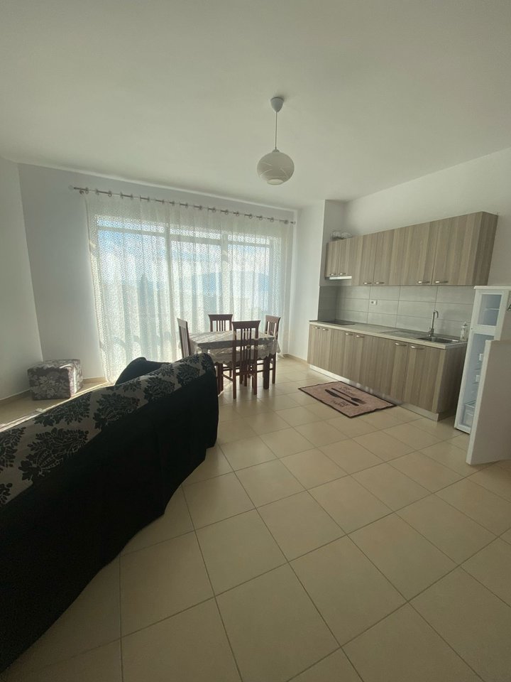 JAPIM ME QIRA  APARTAMENT 1+1 NE "UJE TE FTOHTE" ME PAMJE NE DET!!!