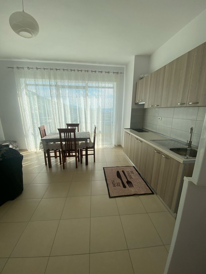 JAPIM ME QIRA  APARTAMENT 1+1 NE "UJE TE FTOHTE" ME PAMJE NE DET!!!
