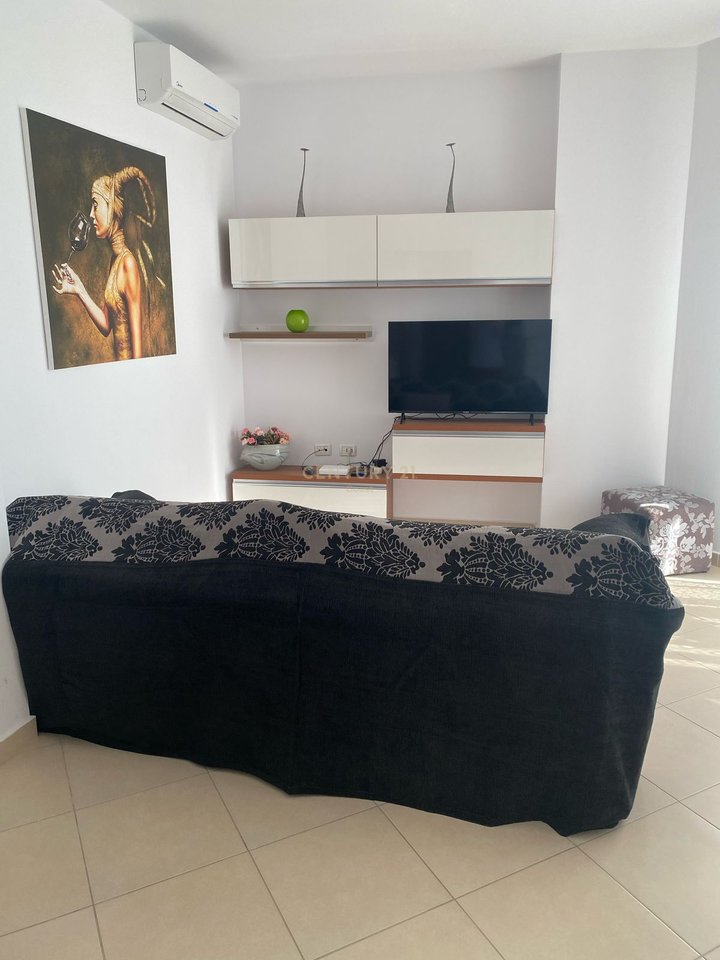 JAPIM ME QIRA  APARTAMENT 1+1 NE "UJE TE FTOHTE" ME PAMJE NE DET!!!