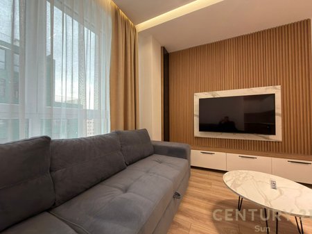 Apartament 2+1 Me Qira në Komunën e Parisit, Tiranë