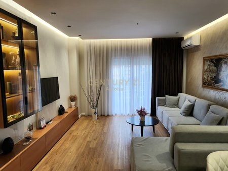 APARTAMENT MODERN 2+1 ME QERA PRANE LUNGOMARE 1