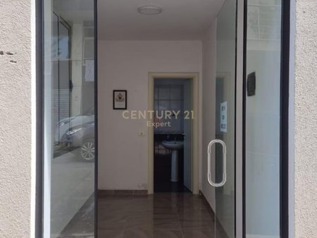 LOCALE COMMERCIALE IN AFFITTO A FRESK