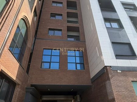 Rruga e Kavajes - Shitet 1+1 prane fabrikes se birres Tirana