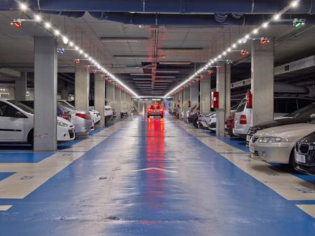 JEPEN ME QIRA 2 POSTE PARKIMI!