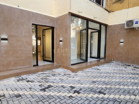 Xhamllik - Negozio in affitto al piano terra 80m2