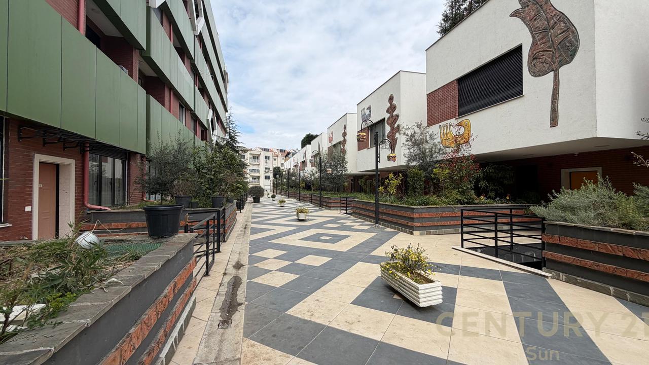 SHESIM DUPLEX 3+1+2+VERANDE TEK REZIDENCA KODRA E DIELLIT 1 !