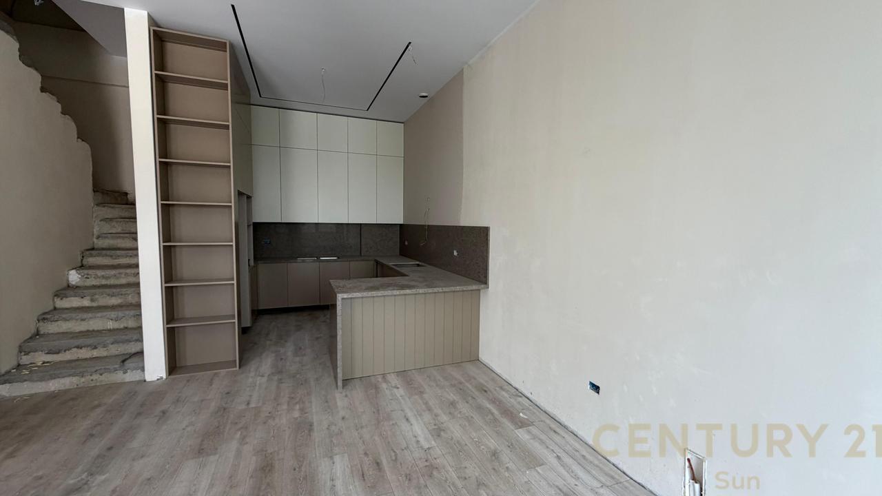 SHESIM DUPLEX 3+1+2+VERANDE TEK REZIDENCA KODRA E DIELLIT 1 !