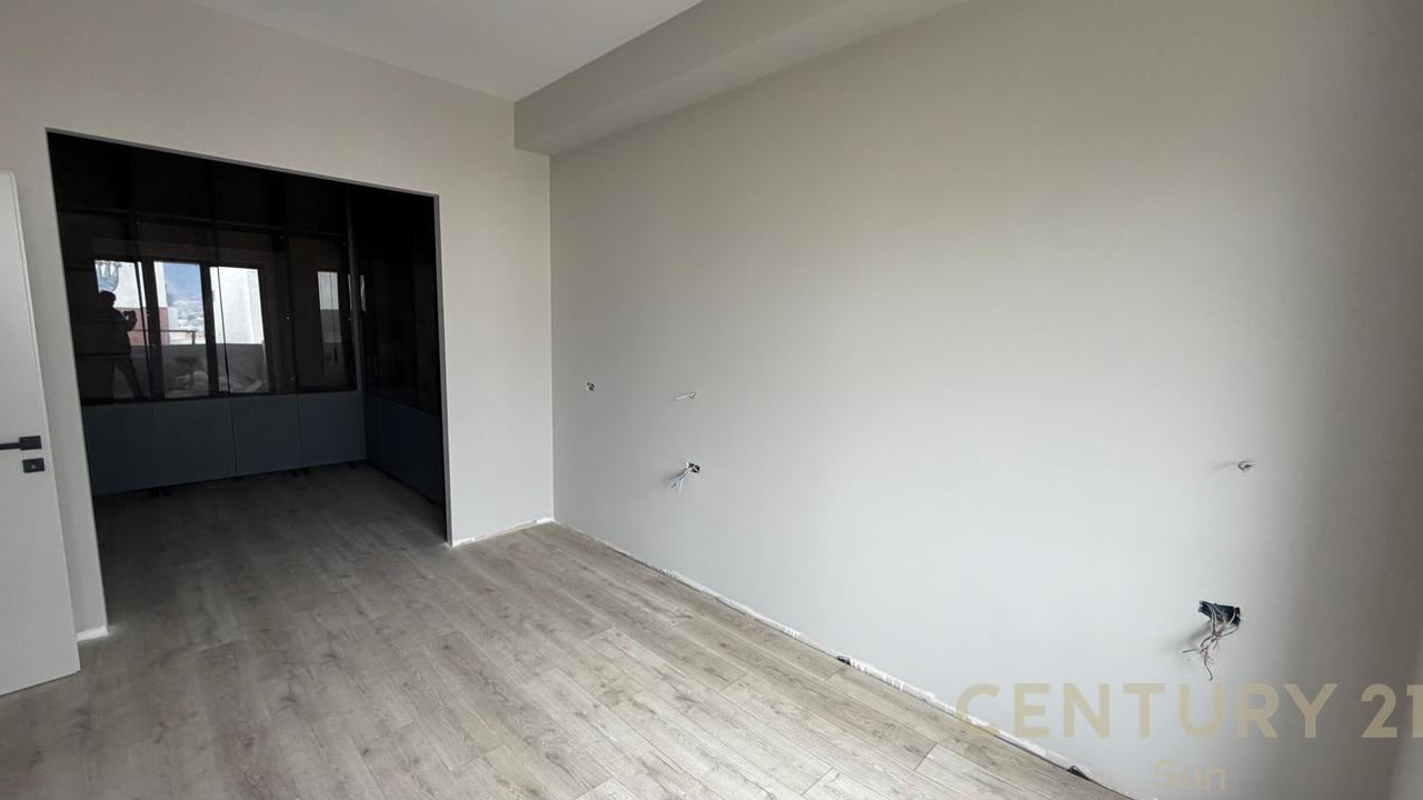 SHESIM DUPLEX 3+1+2+VERANDE TEK REZIDENCA KODRA E DIELLIT 1 !